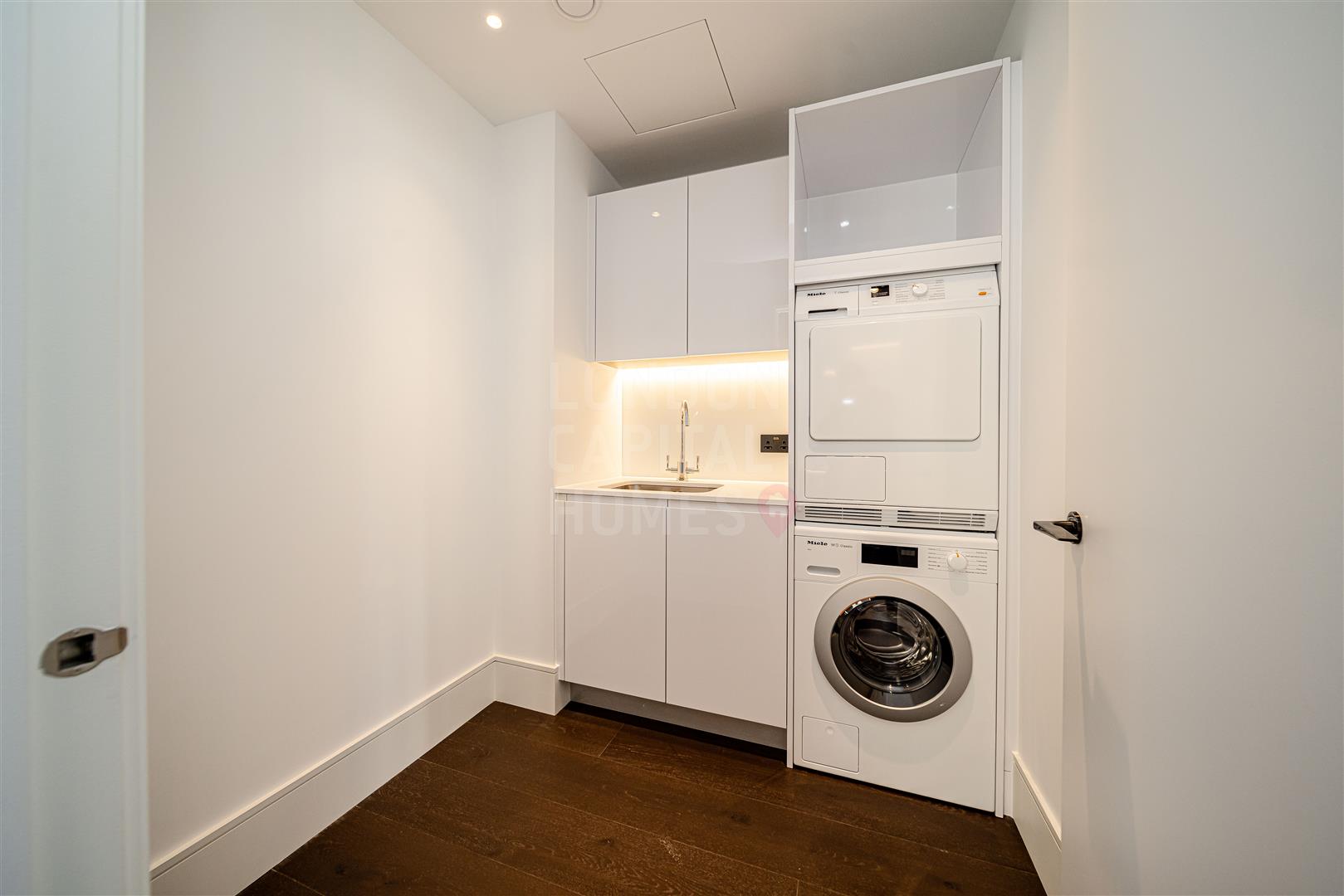 Lincoln Apartments, Fountain Park Way, London